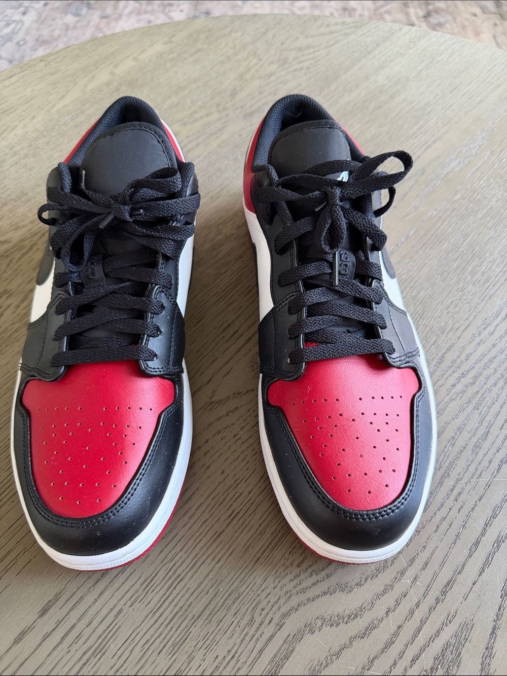 Nike Low-Top Sneakers in Black Red White